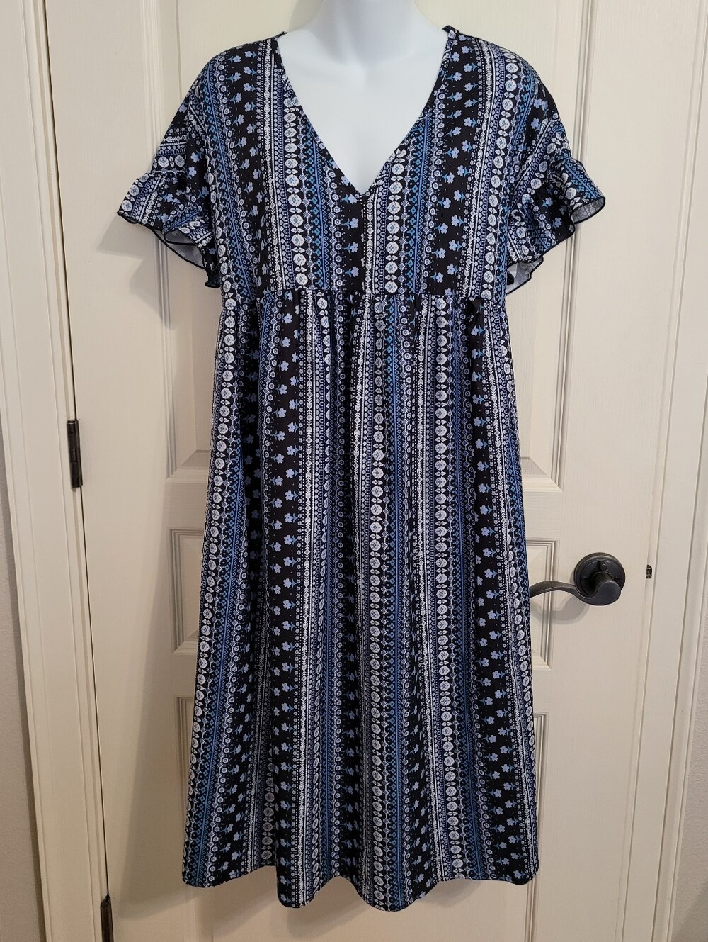 Bloomchic V-Neck Patterned Dress - Sz 10, EUC